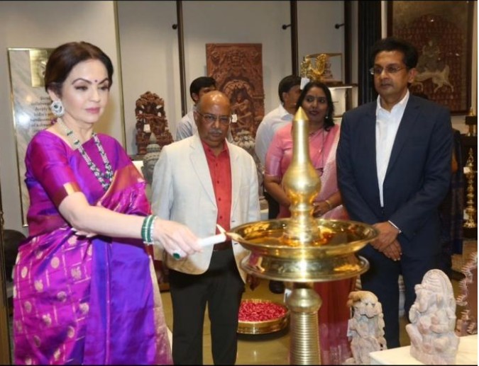 Nita ambani hosts special swadesh event