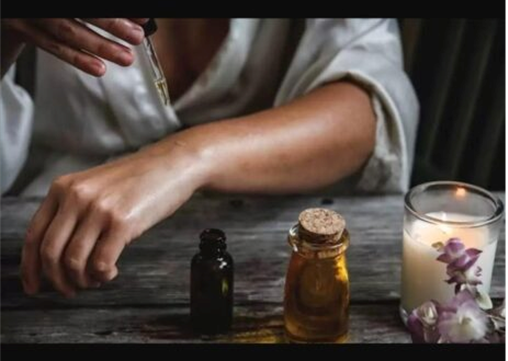 10 must have essential oils for a healthier skin