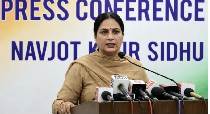 Dk shivakumar tells navjot kaur sidhu to ‘get admitted to mental hospital